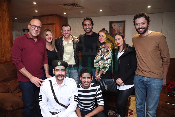 بالصور.. أشرف عبدالباقي يُستقبل دنيا سمير غانم وكريم فهمي وكريم محمود عبدالعزيز في مسرح مصر بالصور.. أشرف عبدالباقي يُستقبل دنيا سمير غانم وكريم فهمي وكريم محمود عبدالعزيز في مسرح مصر