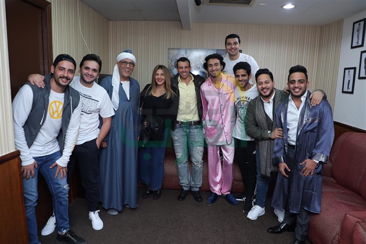 بالصور.. أشرف عبدالباقي يُستقبل دنيا سمير غانم وكريم فهمي وكريم محمود عبدالعزيز في مسرح مصر بالصور.. أشرف عبدالباقي يُستقبل دنيا سمير غانم وكريم فهمي وكريم محمود عبدالعزيز في مسرح مصر