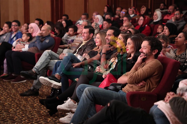 بالصور.. أشرف عبدالباقي يُستقبل دنيا سمير غانم وكريم فهمي وكريم محمود عبدالعزيز في مسرح مصر بالصور.. أشرف عبدالباقي يُستقبل دنيا سمير غانم وكريم فهمي وكريم محمود عبدالعزيز في مسرح مصر