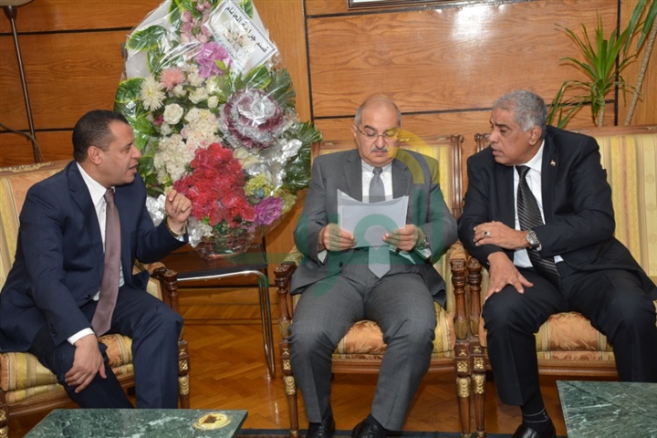 رئيس جامعة أسيوط يستقبل المستشار الثقافى اليمنى