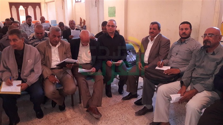 مدير عام الإدارة التعليمية بنجع حمادي يجتمع بمديري المدارس لبحث القرار الوزاري 356 لسنة 2018 