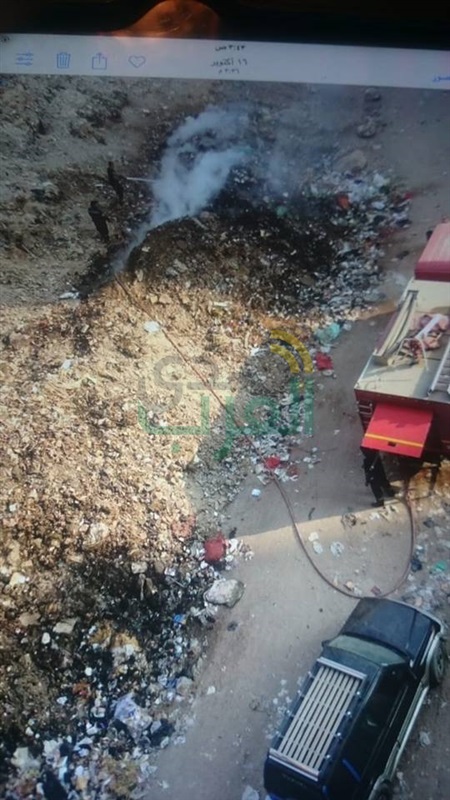 بالصور.. بالجهود الذاتية رفع أطنان من القمامة ومخلفات المباني بالأربعيين.. والأهالي يستغيثون بالمسؤليين