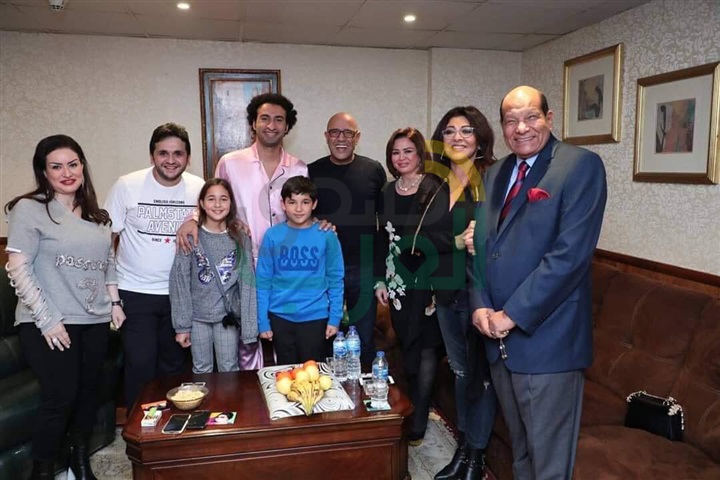 بالصور.. أشرف عبدالباقي يستقبل الهام شاهين وهالة صدقي في مسرح مصر بالصور.. أشرف عبدالباقي يستقبل الهام شاهين وهالة صدقي في مسرح مصر