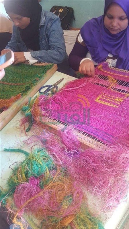 مشغولات يدوية من ألياف الموز بأبوتشت محافظة قنا 