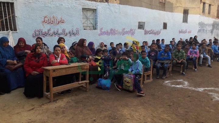 رئيس مدينة نجع حمادي ومدير عام الإدارة التعليمية يشهدان احتفال الأقباط بنين بذكري المولد النبوي 