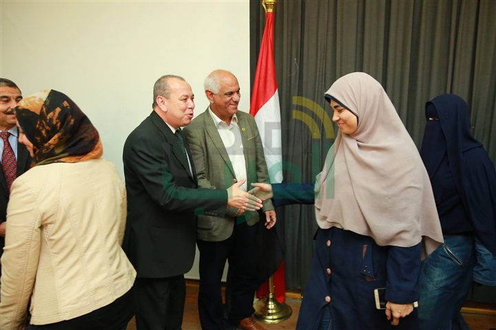 بالفيديو والصور..محافظ كفر الشيخ يكرم العاملين بالمعمل المركزى بشركة مياه الشرب 