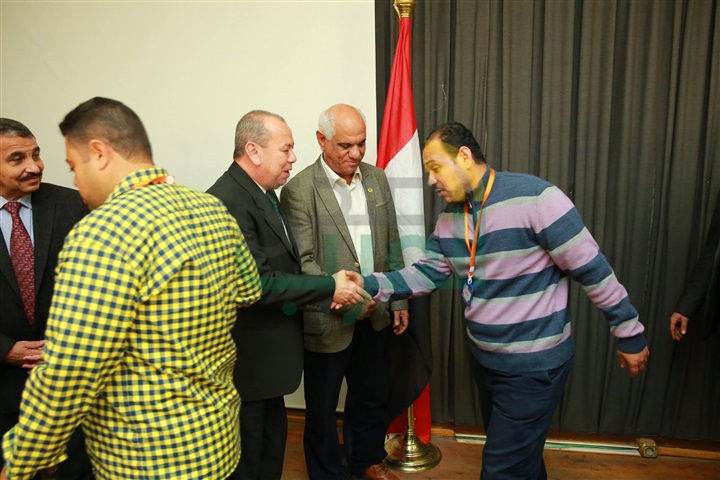 بالفيديو والصور..محافظ كفر الشيخ يكرم العاملين بالمعمل المركزى بشركة مياه الشرب 