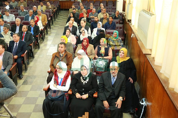 بالفيديو والصور..محافظ كفر الشيخ يكرم العاملين بالمعمل المركزى بشركة مياه الشرب 