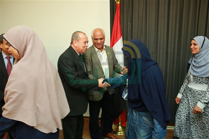 بالفيديو والصور..محافظ كفر الشيخ يكرم العاملين بالمعمل المركزى بشركة مياه الشرب 