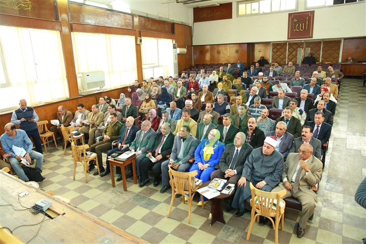 بالفيديو والصور..محافظ كفر الشيخ يكرم العاملين بالمعمل المركزى بشركة مياه الشرب 