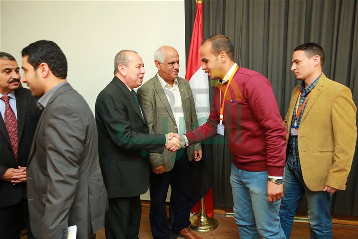 بالفيديو والصور..محافظ كفر الشيخ يكرم العاملين بالمعمل المركزى بشركة مياه الشرب 