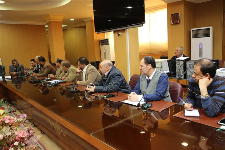 محافظ كفر الشيخ يوقع عقد تجهيز المصنع الثاني للرمال السوداء
