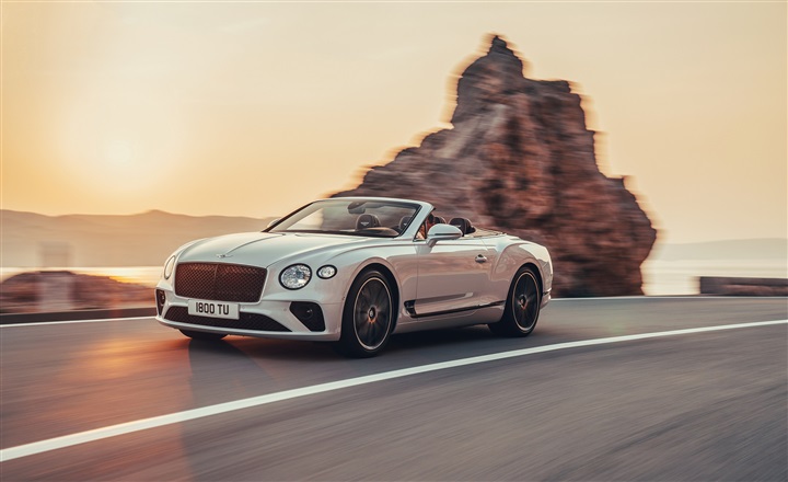 BENTLEY CONTINENTAL GT CONVERTIBLE الجديدة كلّياً: قمّة السيارات الفاخرة عالية الأداء المكشوفة BENTLEY CONTINENTAL GT CONVERTIBLE الجديدة كلّياً: قمّة السيارات الفاخرة عالية الأداء المكشوفة