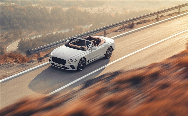 BENTLEY CONTINENTAL GT CONVERTIBLE الجديدة كلّياً: قمّة السيارات الفاخرة عالية الأداء المكشوفة BENTLEY CONTINENTAL GT CONVERTIBLE الجديدة كلّياً: قمّة السيارات الفاخرة عالية الأداء المكشوفة
