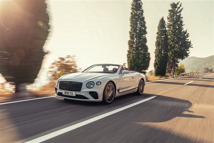 BENTLEY CONTINENTAL GT CONVERTIBLE الجديدة كلّياً: قمّة السيارات الفاخرة عالية الأداء المكشوفة BENTLEY CONTINENTAL GT CONVERTIBLE الجديدة كلّياً: قمّة السيارات الفاخرة عالية الأداء المكشوفة
