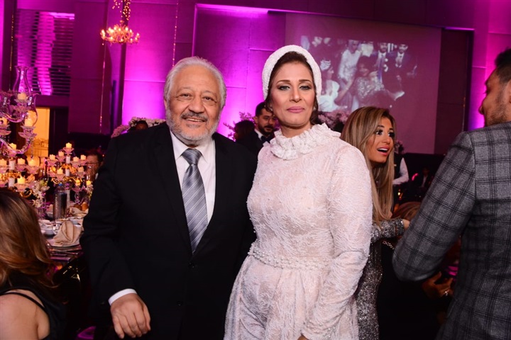 بالصور.. نجوم الفن والمشاهير يشاركون صلاح عبد الله الاحتفال بزفاف ابنته "شروق" على "عمرو أباظة" بالصور.. نجوم الفن والمشاهير يشاركون صلاح عبد الله الاحتفال بزفاف ابنته "شروق" على "عمرو أباظة"