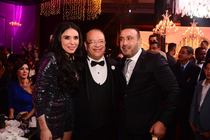 بالصور.. نجوم الفن والمشاهير يشاركون صلاح عبد الله الاحتفال بزفاف ابنته "شروق" على "عمرو أباظة" بالصور.. نجوم الفن والمشاهير يشاركون صلاح عبد الله الاحتفال بزفاف ابنته "شروق" على "عمرو أباظة"