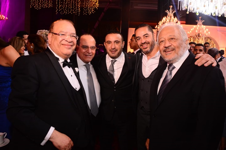 بالصور.. نجوم الفن والمشاهير يشاركون صلاح عبد الله الاحتفال بزفاف ابنته "شروق" على "عمرو أباظة" بالصور.. نجوم الفن والمشاهير يشاركون صلاح عبد الله الاحتفال بزفاف ابنته "شروق" على "عمرو أباظة"