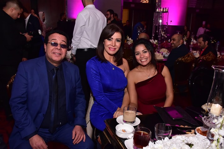 بالصور.. نجوم الفن والمشاهير يشاركون صلاح عبد الله الاحتفال بزفاف ابنته "شروق" على "عمرو أباظة" بالصور.. نجوم الفن والمشاهير يشاركون صلاح عبد الله الاحتفال بزفاف ابنته "شروق" على "عمرو أباظة"