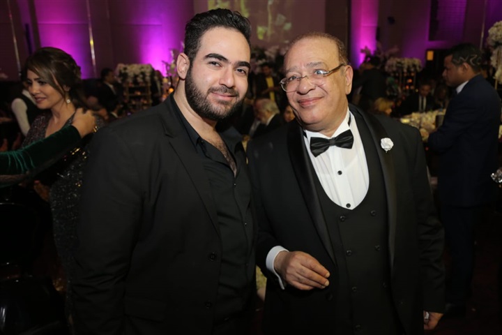 بالصور.. نجوم الفن والمشاهير يشاركون صلاح عبد الله الاحتفال بزفاف ابنته "شروق" على "عمرو أباظة" بالصور.. نجوم الفن والمشاهير يشاركون صلاح عبد الله الاحتفال بزفاف ابنته "شروق" على "عمرو أباظة"
