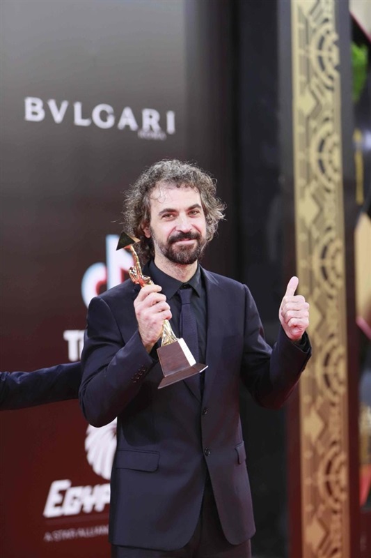 الهرم الذهبي لأحسن مخرج ومنتج لفيلم "خوسية" قصة نضال خوسية موخيكا رئيس الاورجواي الهرم الذهبي لأحسن مخرج ومنتج لفيلم "خوسية" قصة نضال خوسية موخيكا رئيس الاورجواي