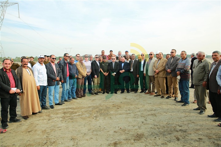 شاهد.. وفد إسترالي ومحافظ كفر الشيخ يتفقدون أول مصنع لفصل الرمال السوداء بالبرلس