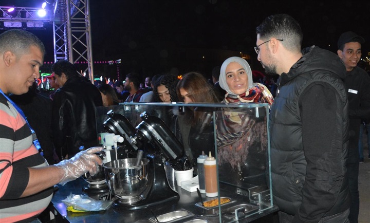 بالصور.. جمهورية عمرو دياب" تشاركه الاحتفال بـ" كل حياتي" وسط أجواء عالمية بالصور.. جمهورية عمرو دياب" تشاركه الاحتفال بـ" كل حياتي" وسط أجواء عالمية