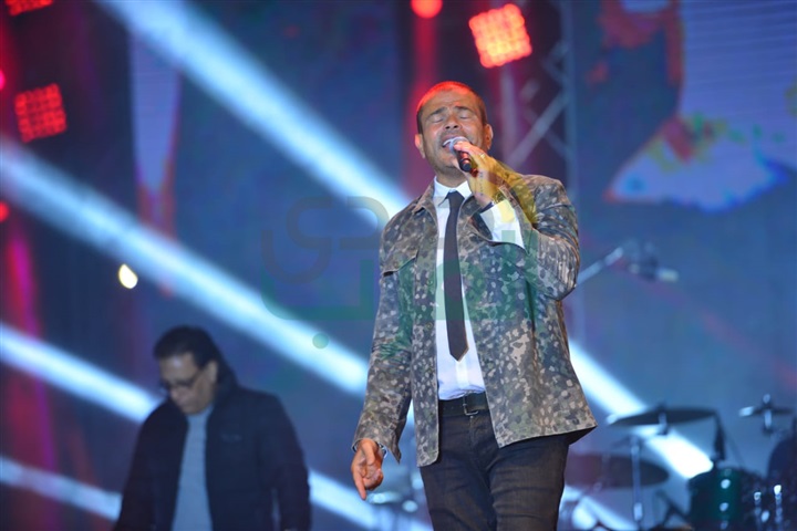 عمرو دياب يشعل كايرو فيستيفال بحضور آلاف من معجبيه عمرو دياب يشعل كايرو فيستيفال بحضور آلاف من معجبيه