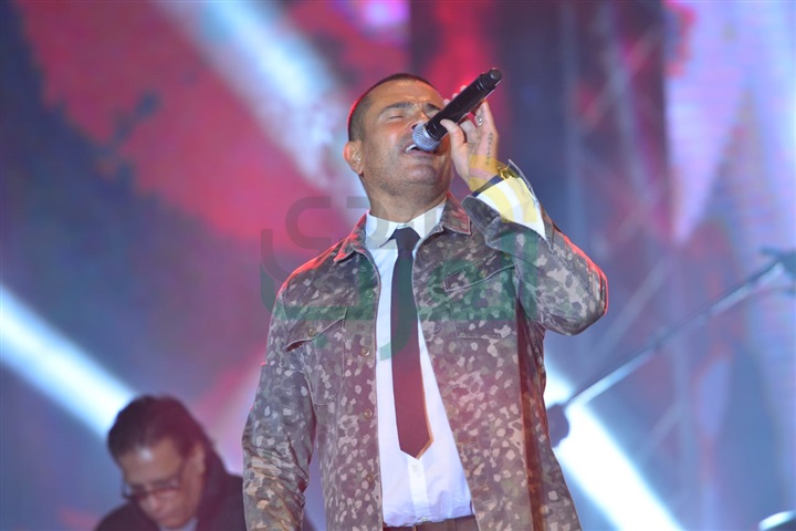 عمرو دياب يشعل كايرو فيستيفال بحضور آلاف من معجبيه عمرو دياب يشعل كايرو فيستيفال بحضور آلاف من معجبيه