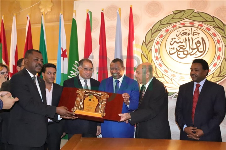  بالصور..مجلس القيادات الشبابية يكرم الفائزين بمسابقة المشير " طنطاوى - سوار الذهب " بجامعة الدول العربية 