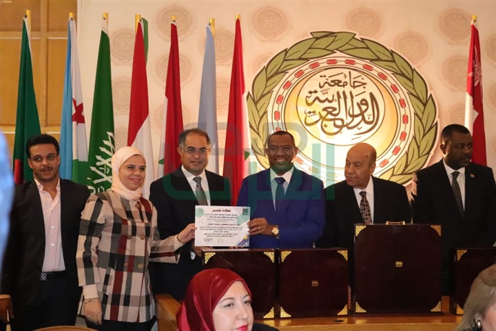  بالصور..مجلس القيادات الشبابية يكرم الفائزين بمسابقة المشير " طنطاوى - سوار الذهب " بجامعة الدول العربية 