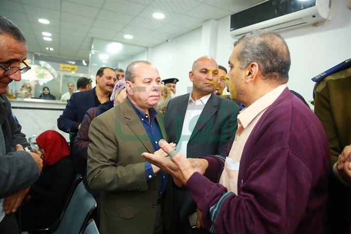 بالفيديو والصور..محافظ كفر الشيخ يوجه بحل مشكلات مواطني فوه