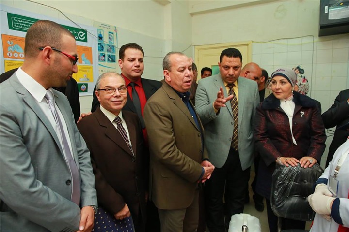بالفيديو والصور.. محافظ كفر الشيخ يتفقد مبادرة " 100 مليون صحة " بمستشفى فوه المركزي