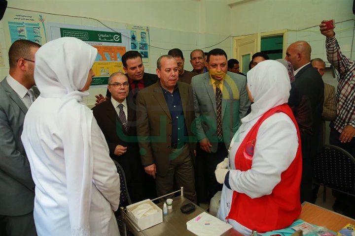 بالفيديو والصور.. محافظ كفر الشيخ يتفقد مبادرة " 100 مليون صحة " بمستشفى فوه المركزي
