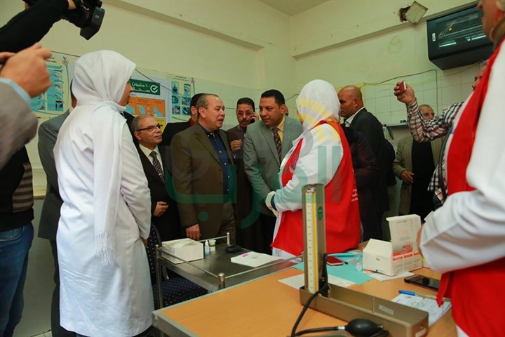 بالفيديو والصور.. محافظ كفر الشيخ يتفقد مبادرة " 100 مليون صحة " بمستشفى فوه المركزي
