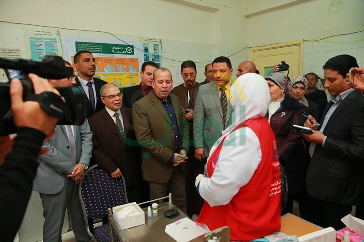 بالفيديو والصور.. محافظ كفر الشيخ يتفقد مبادرة " 100 مليون صحة " بمستشفى فوه المركزي