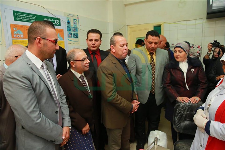 بالفيديو والصور.. محافظ كفر الشيخ يتفقد مبادرة " 100 مليون صحة " بمستشفى فوه المركزي