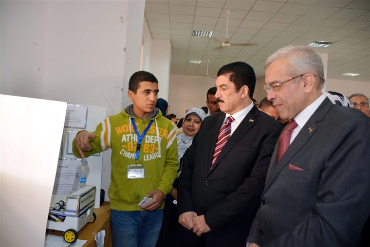 محافظ القليوبية يفتتح معرض العلوم والهندسة بجامعة بنها 