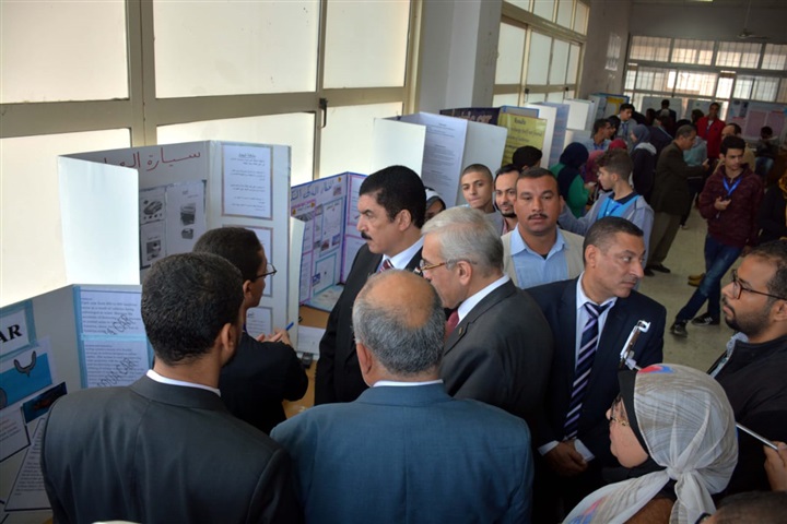 محافظ القليوبية يفتتح معرض العلوم والهندسة بجامعة بنها 
