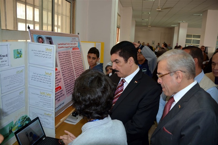 محافظ القليوبية يفتتح معرض العلوم والهندسة بجامعة بنها 