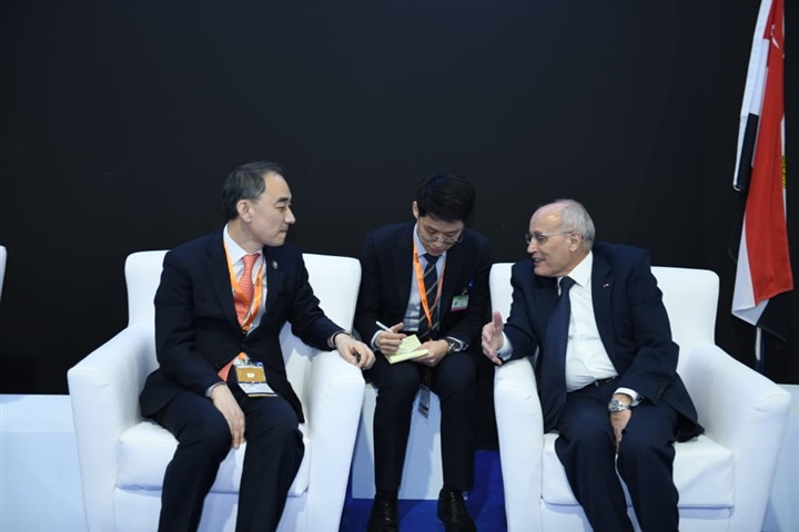 العصار يستقبل وزير احتياجات الدفاع لكوريا الجنوبيةDapa 