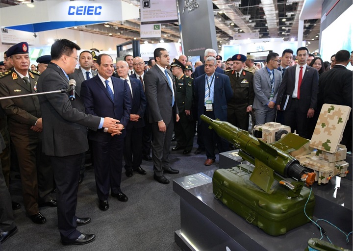 السيسى يفتتح معرض "EDEX-2018" للصناعات الدفاعية والعسكرية ويتفقد أبرز الأسلحة والمعدات المشاركة بالمعرض السيسى يفتتح معرض "EDEX-2018" للصناعات الدفاعية والعسكرية ويتفقد أبرز الأسلحة والمعدات المشاركة بالمعرض