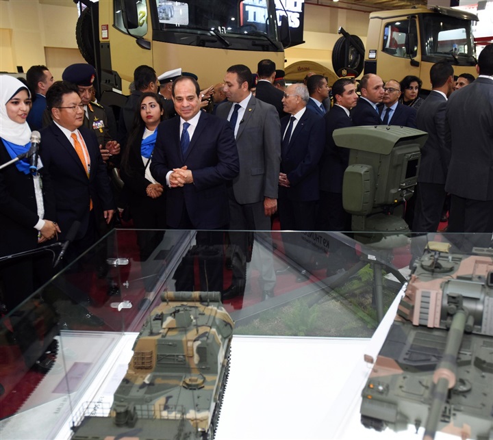 السيسى يفتتح معرض "EDEX-2018" للصناعات الدفاعية والعسكرية ويتفقد أبرز الأسلحة والمعدات المشاركة بالمعرض
