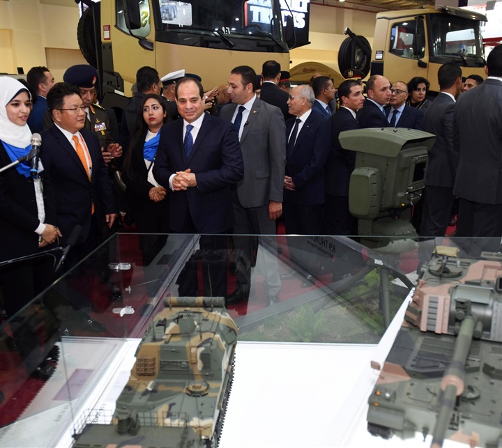 السيسى يفتتح معرض "EDEX-2018" للصناعات الدفاعية والعسكرية ويتفقد أبرز الأسلحة والمعدات المشاركة بالمعرض السيسى يفتتح معرض "EDEX-2018" للصناعات الدفاعية والعسكرية ويتفقد أبرز الأسلحة والمعدات المشاركة بالمعرض