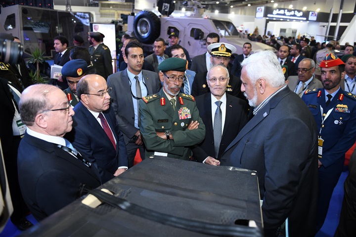 "العصار" ورئيس أركان الجيش الإماراتى يتفقدان جناح الإنتاج الحربي بمعرض EDEX2018 "العصار" ورئيس أركان الجيش الإماراتى يتفقدان جناح الإنتاج الحربي بمعرض EDEX2018