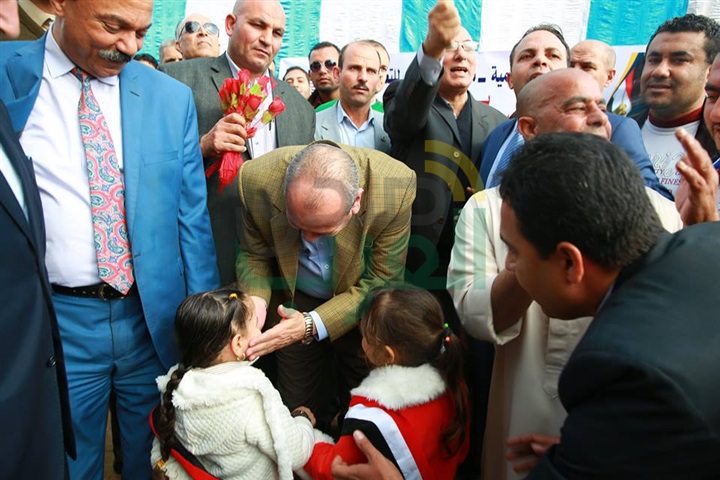 شاهد.. محافظ كفر الشيخ يفتتح مركز شباب الجزيرة الخضراء 