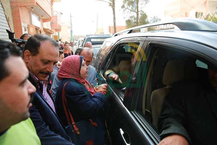 بالصور.. محافظ كفر الشيخ يوجه بحل مشكلات ومطالب أهالي برج مغيزل 