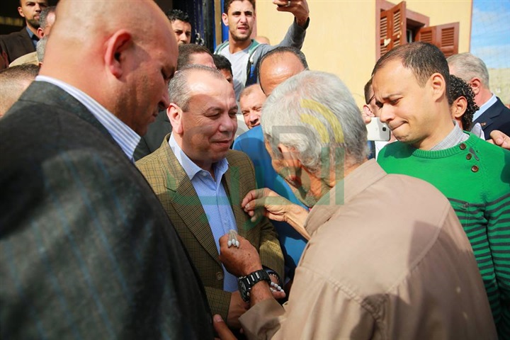 بالصور.. محافظ كفر الشيخ يوجه بحل مشكلات ومطالب أهالي برج مغيزل 