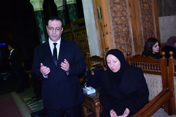 بالصور.. نجوم الفن والإعلام بعزاء والدة الدكتور محمد رفعت