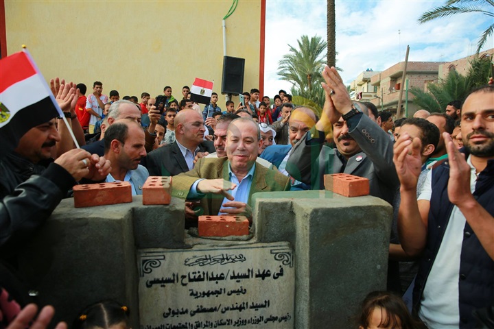 بالصور.. محافظ كفر الشيخ يضع حجر الأساس لملعب مركز شباب الجزيرة الخضراء
